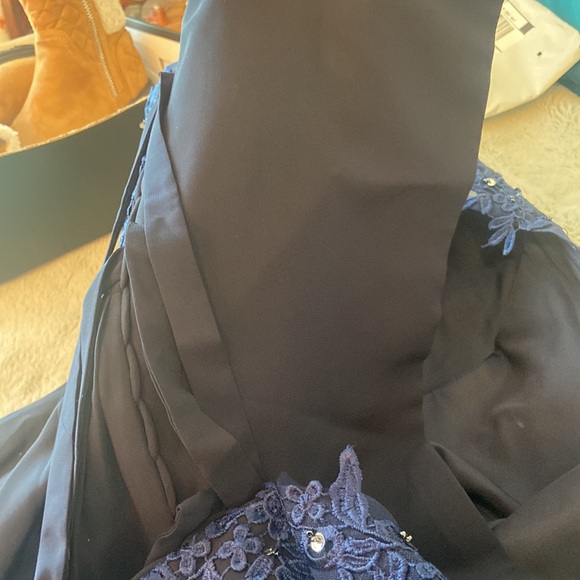 NWT MOB elegant sequined navy full length gown. 24 - Picture 15 of 16